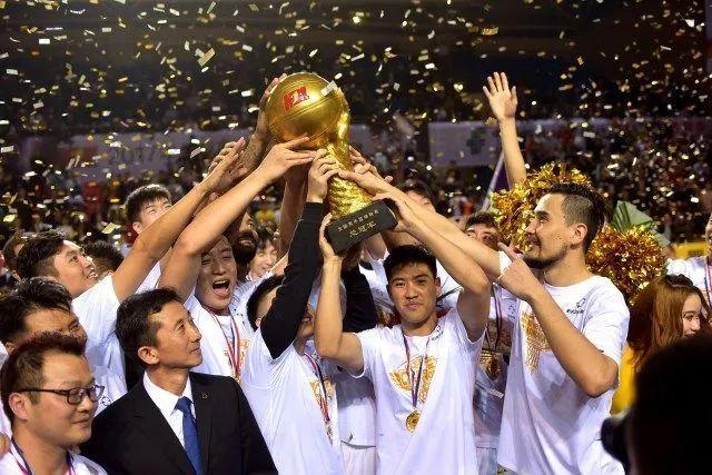 成功晋级！中国男篮18分大胜，赵继伟17+4+6李弘权17+4+4，胡金秋13+6杨瀚森10+5